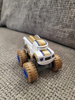 Nickelodeon Blaze & The Monster Machines Darington Die-Cast Truck 2014. Mattel